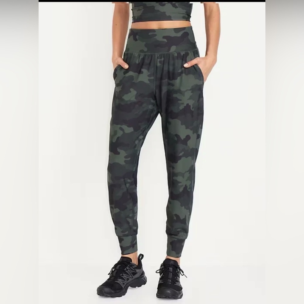 Old Navy High Rise PowerSoft Pocket Ankle Joggers Green Camo Women’s Large